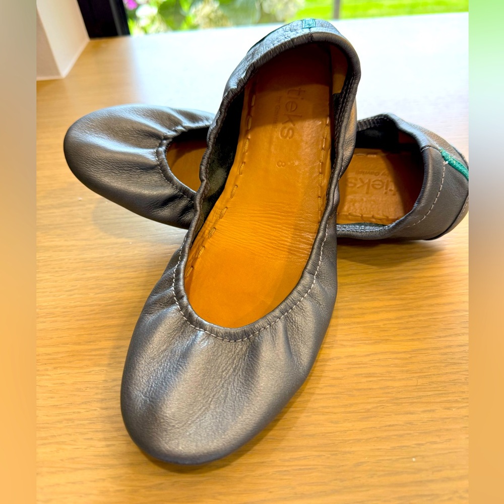 Tieks Silver Metalic Pewter Ballet Flats -  size 8, excellent condition